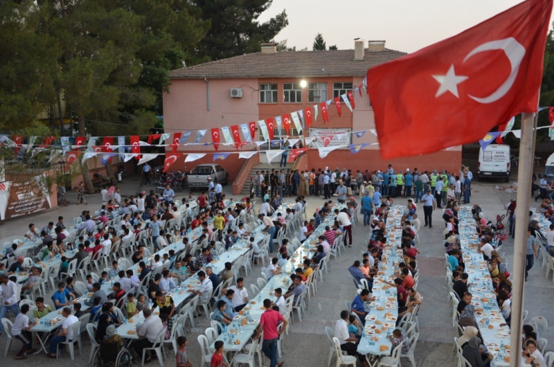 Ceylanpınar Belediyesi`nden mahalle iftarı