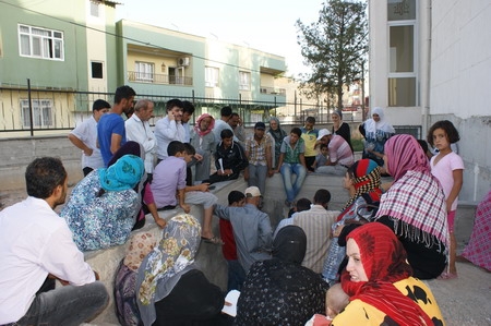 Ceylanpınar Müftülüğü?nden Suriyeliler?e Yardım Eziyeti