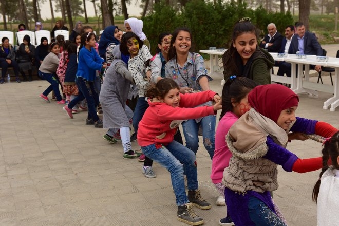 Ceylanpınar`da 350 Yetim Çocuk Sevindirildi