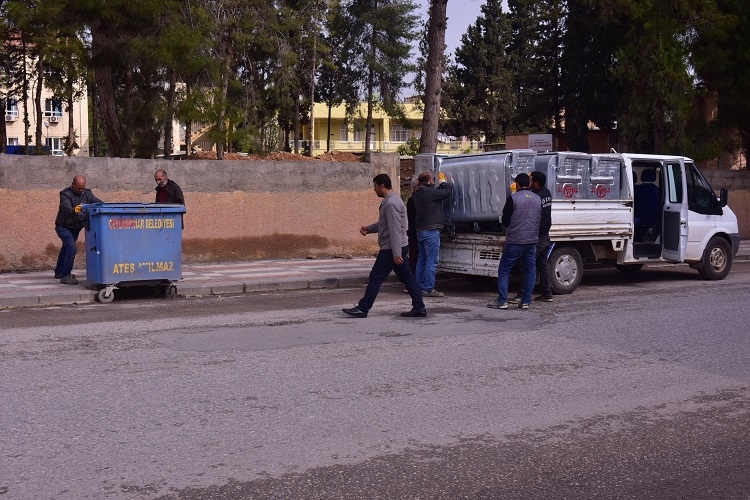 Ceylanpınar`daki Çöp Konteynerler Yenilendi