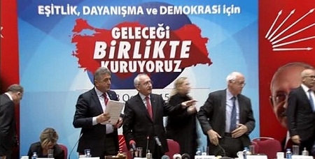 Kılıçdaroğlu?na ayakkabı fırlatıldı