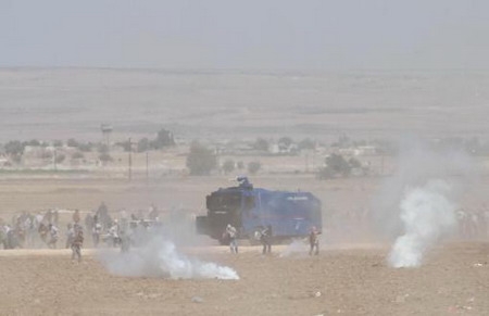 Kobanê?de Zorlu Habercilik, Bir de Polis Saldırısı 