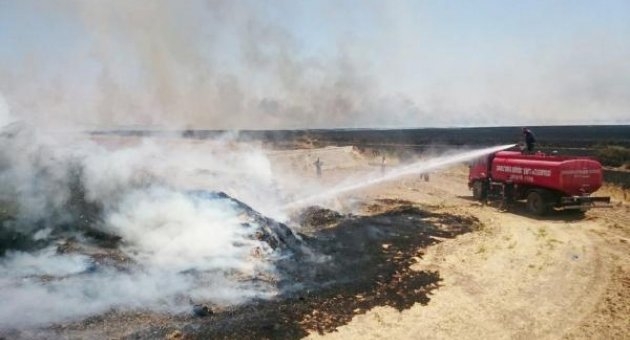 Urfa?da Anız Yangınında 50 Ton Saman Kül Oldu